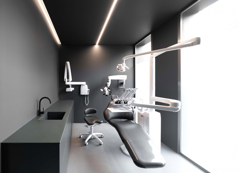 6-dental-clinic-valencia-by-fran-silvestre-arquitectos-960x696.jpg