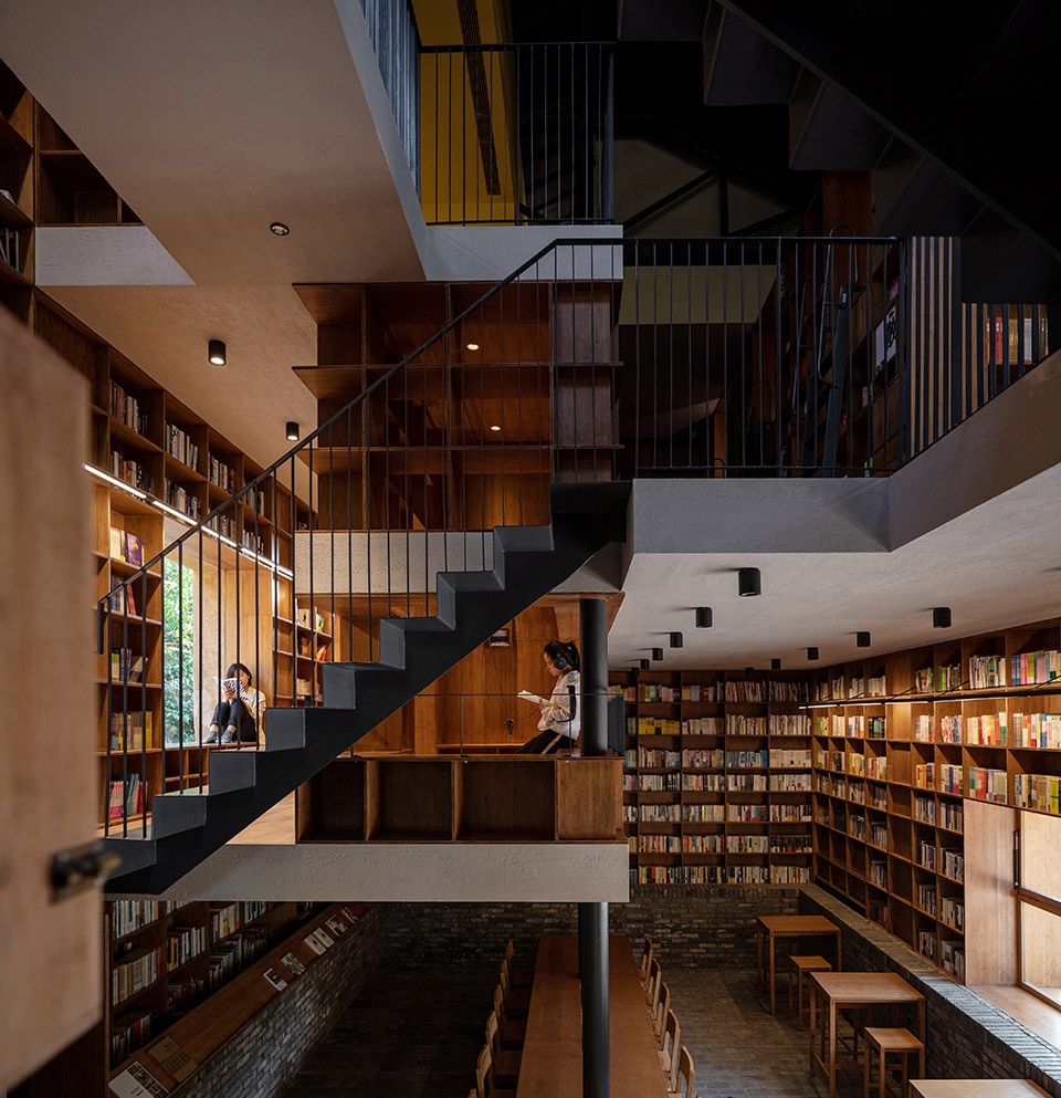 018-capsule-hotel-and-bookstore-in-village-qinglongwu-china-by-atelier-taoc-960x993.jpg