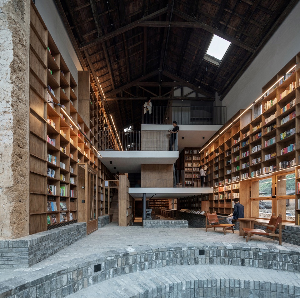 007-capsule-hotel-and-bookstore-in-village-qinglongwu-china-by-atelier-taoc-960x955.jpg