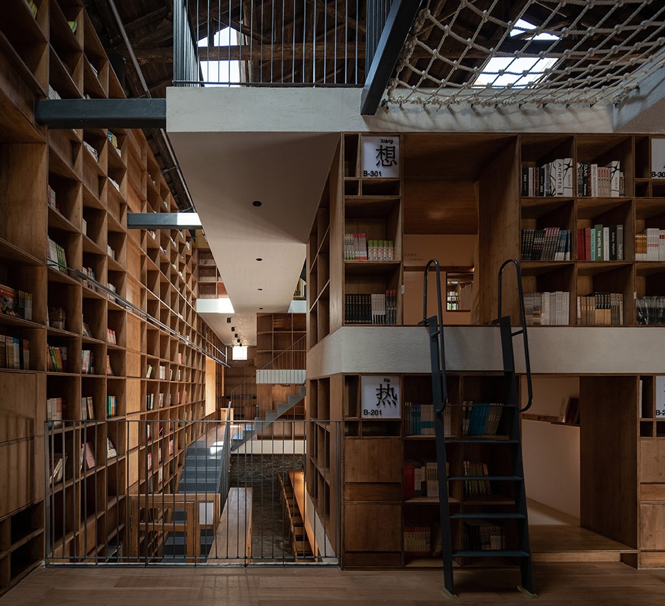 020-capsule-hotel-and-bookstore-in-village-qinglongwu-china-by-atelier-taoc-960x874.jpg
