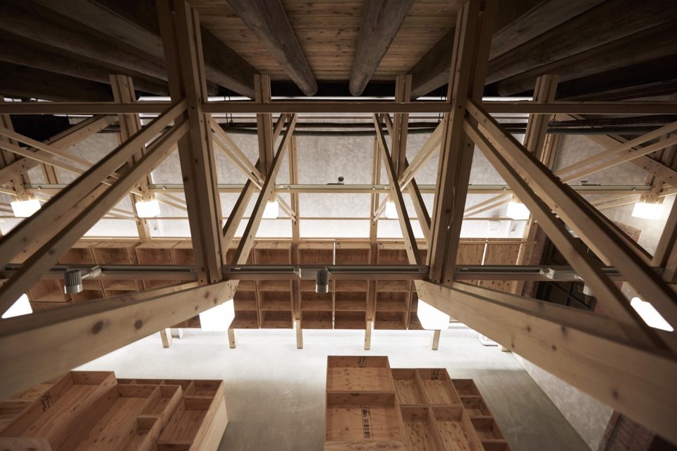 015-the-inverted-truss-by-bp-architects-960x640.jpg