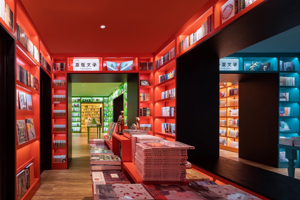 026-hubei-foreign-language-bookstore-china-by-wutopia-lab1-960x640.jpg