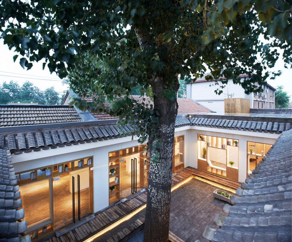 017-Xiezuo-Hutong-Capsule-Hotel-in-Beijing-by-B.L.U.E.-Architecture-Studio-960x796.jpg