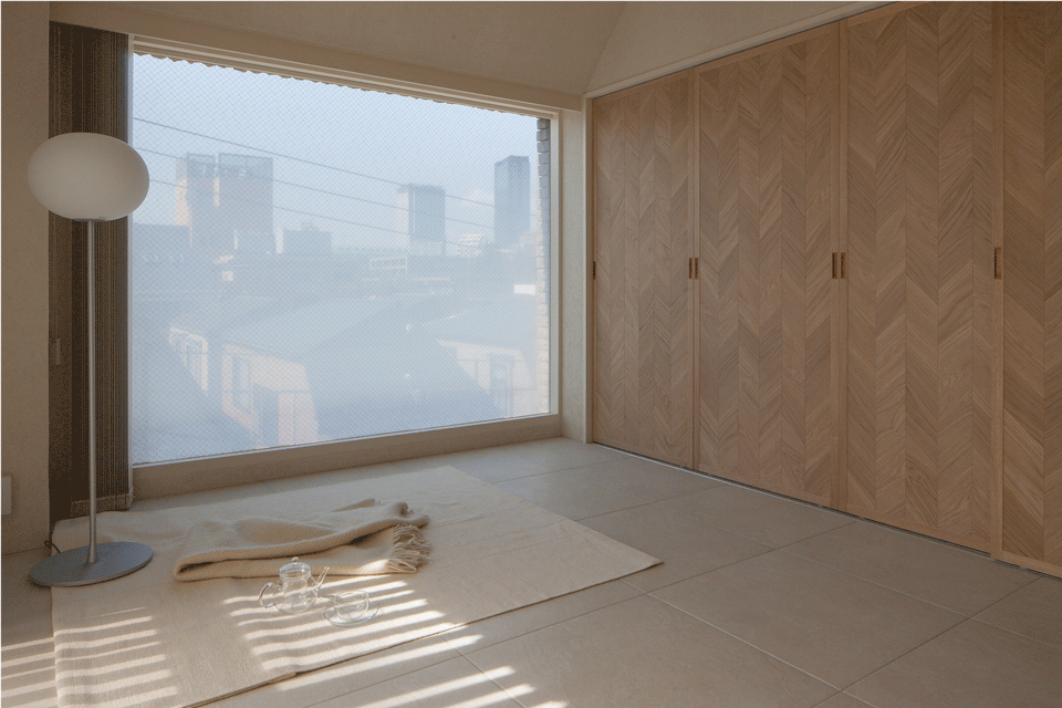 083-Shibuya-Apartment-402-by-Hiroyuki-Ogawa-Architects-Inc-1.gif