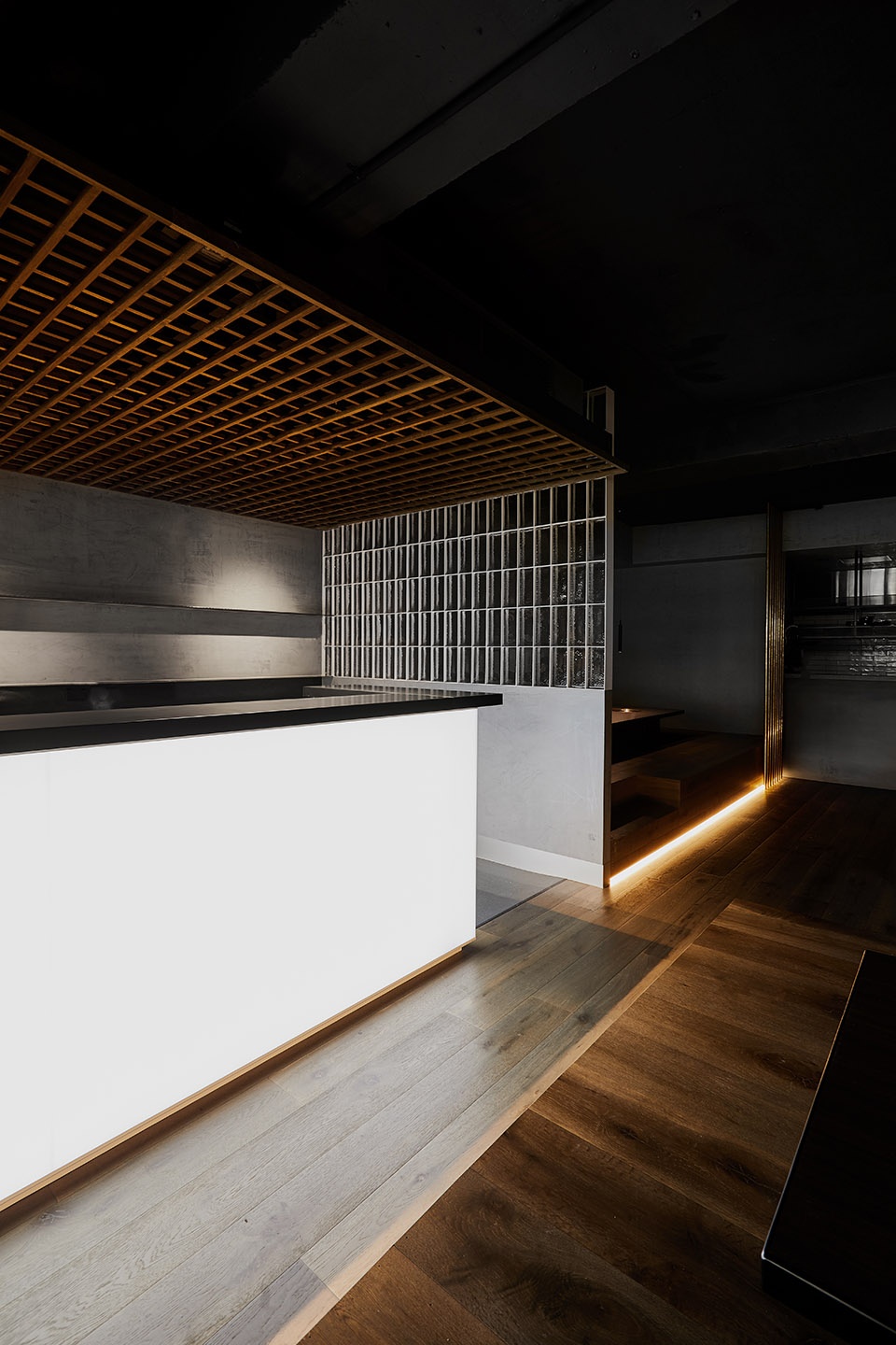 008-shinbashi-restaurant-and-sake-bar-by-pierce-widera-960x1440.jpg