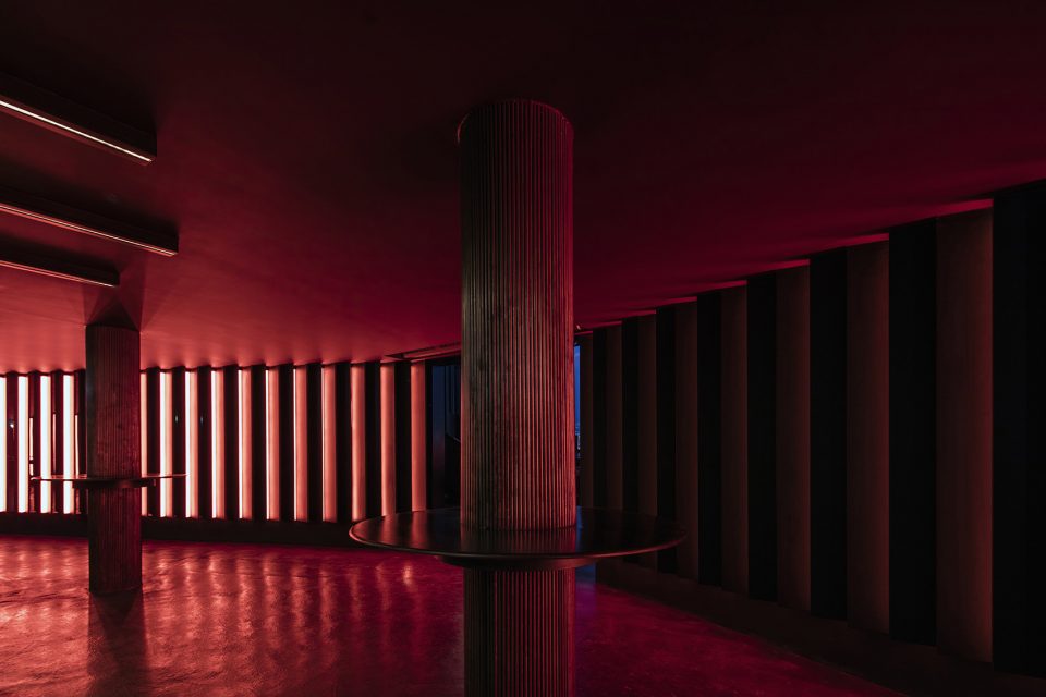 008-red-manera-skybar-nightclub-le-sushi-bar-lounge-by-tsakhi-960x640.jpg